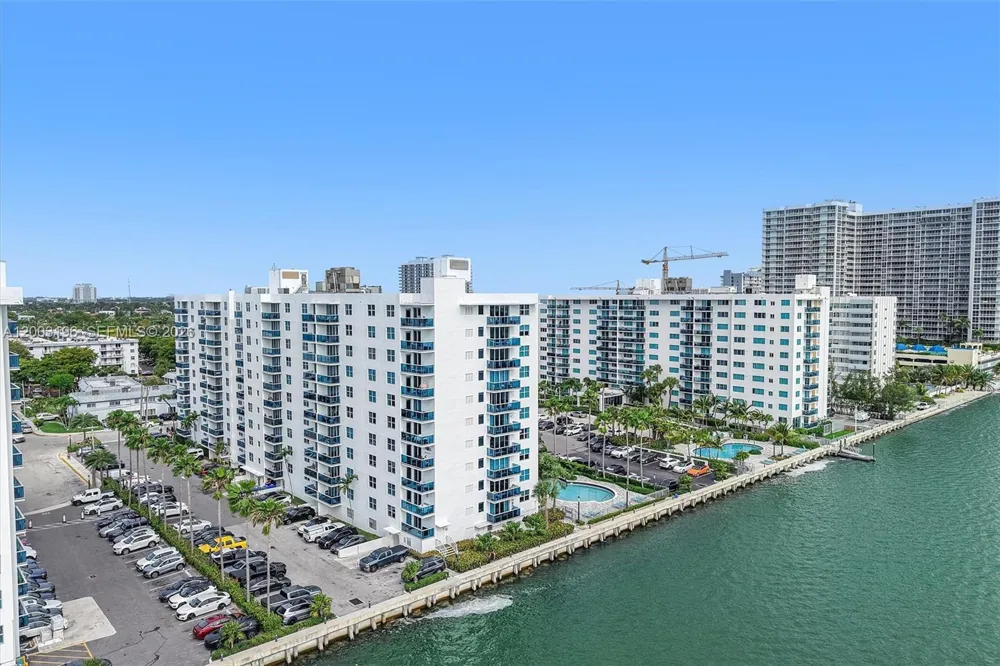 7501 E Treasure Dr #4EF North Bay Village, FL 33141