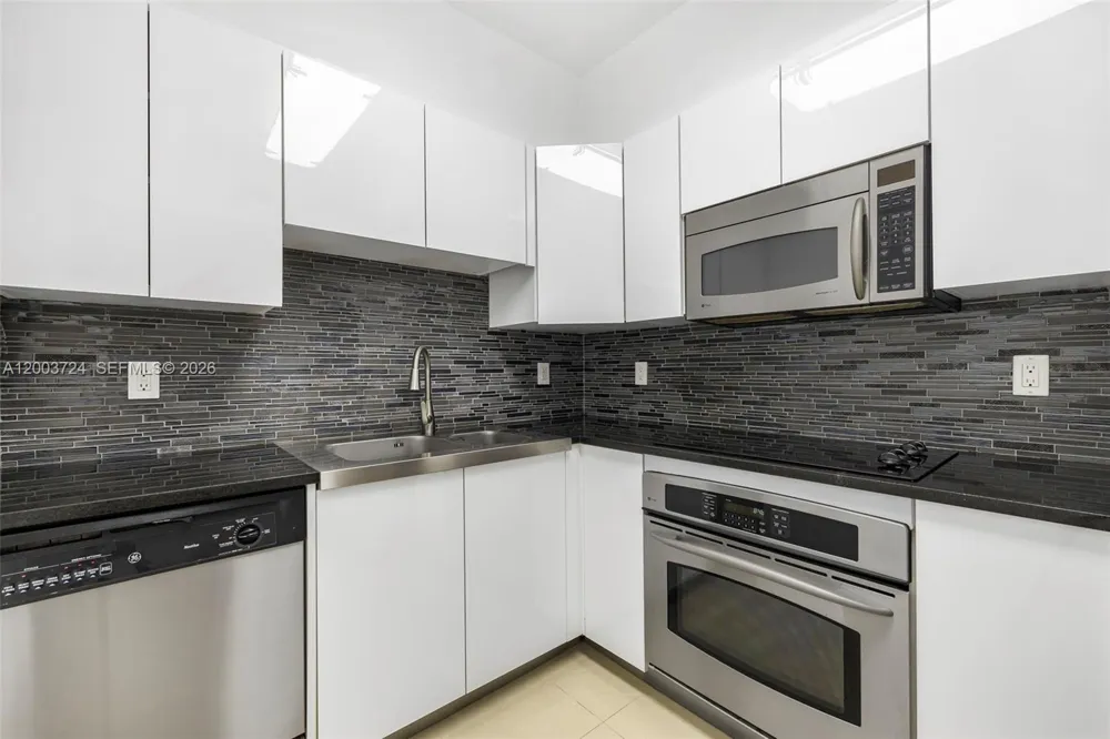 6365 Collins Ave #805 Miami Beach, FL 33141