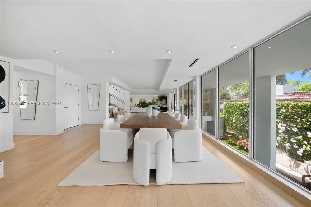 215 Palm Ave Miami Beach, FL 33139