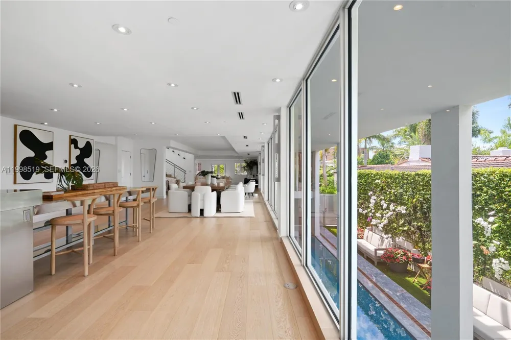 215 Palm Ave Miami Beach, FL 33139