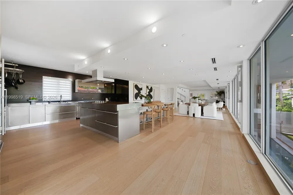 215 Palm Ave Miami Beach, FL 33139
