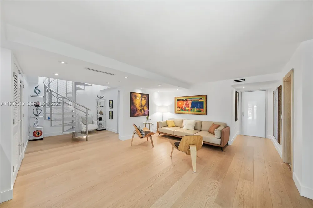215 Palm Ave Miami Beach, FL 33139