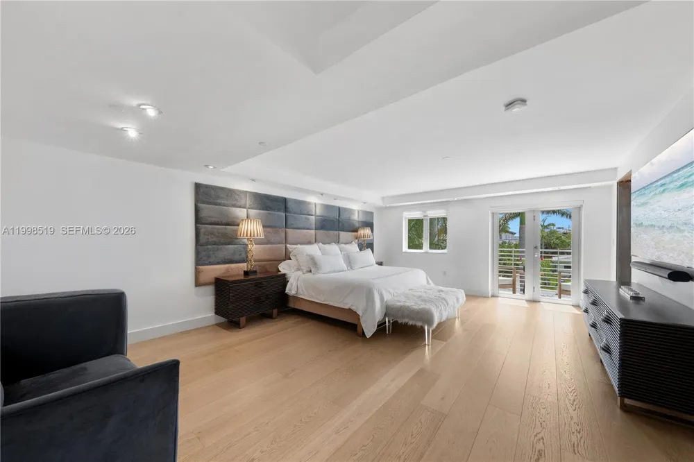 215 Palm Ave Miami Beach, FL 33139