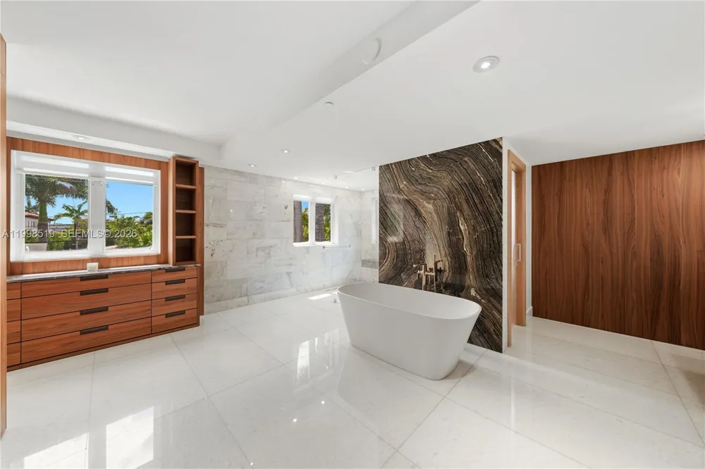 215 Palm Ave Miami Beach, FL 33139