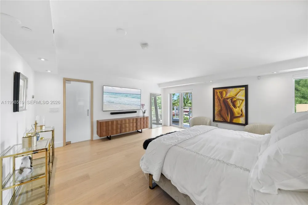 215 Palm Ave Miami Beach, FL 33139