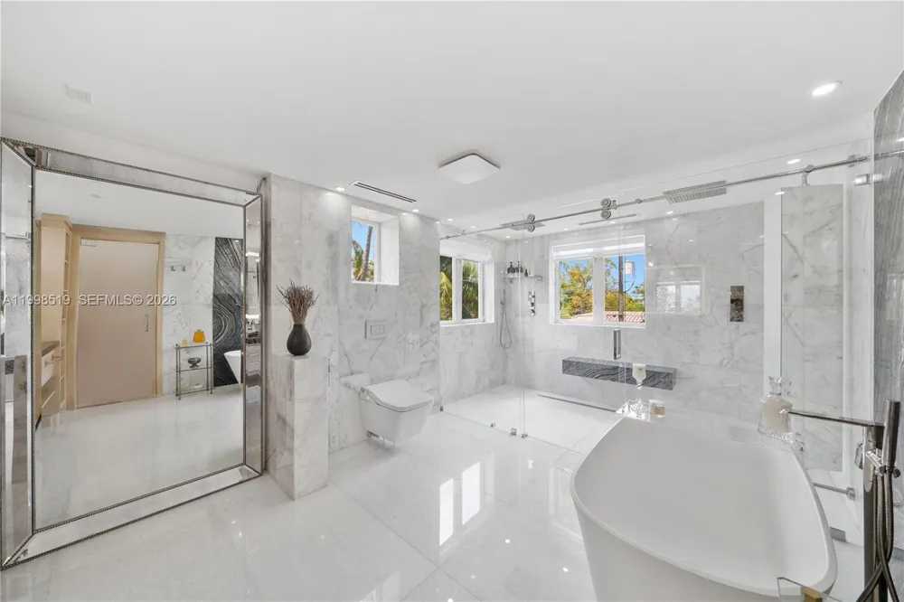 215 Palm Ave Miami Beach, FL 33139