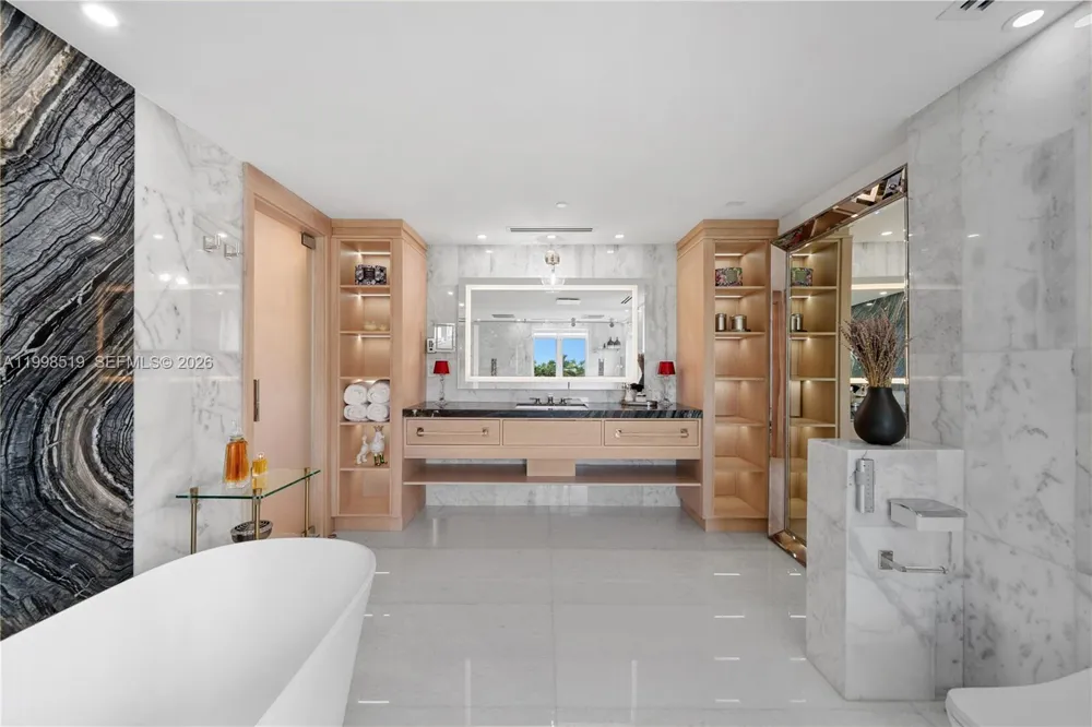 215 Palm Ave Miami Beach, FL 33139