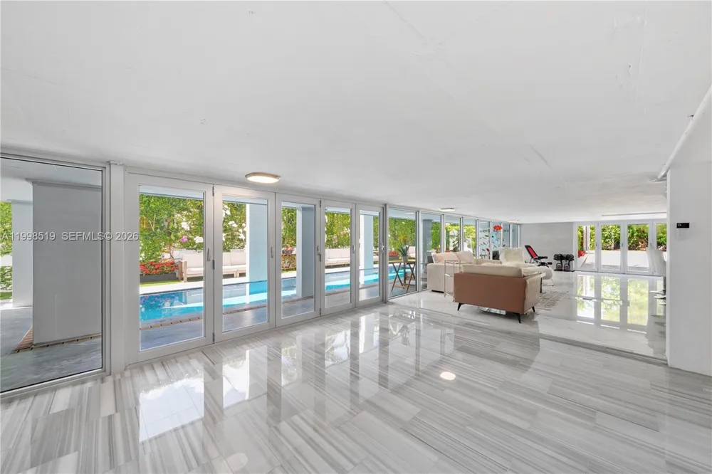 215 Palm Ave Miami Beach, FL 33139