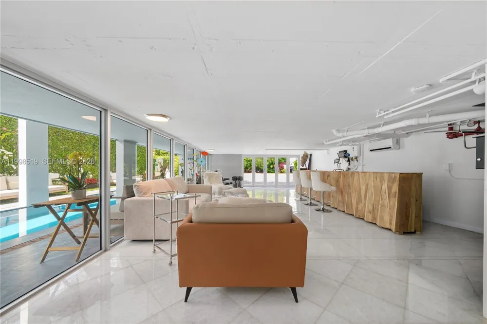 215 Palm Ave Miami Beach, FL 33139