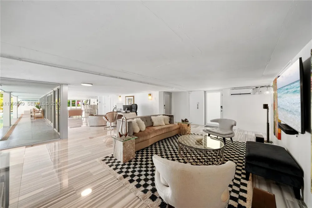 215 Palm Ave Miami Beach, FL 33139
