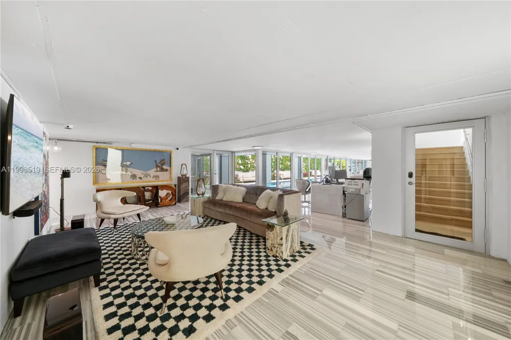 215 Palm Ave Miami Beach, FL 33139