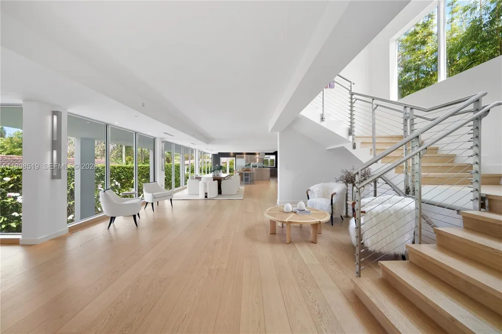 215 Palm Ave Miami Beach, FL 33139