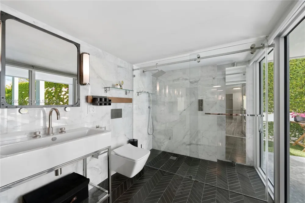 215 Palm Ave Miami Beach, FL 33139