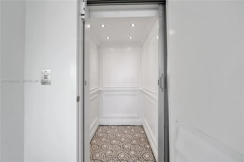 215 Palm Ave Miami Beach, FL 33139