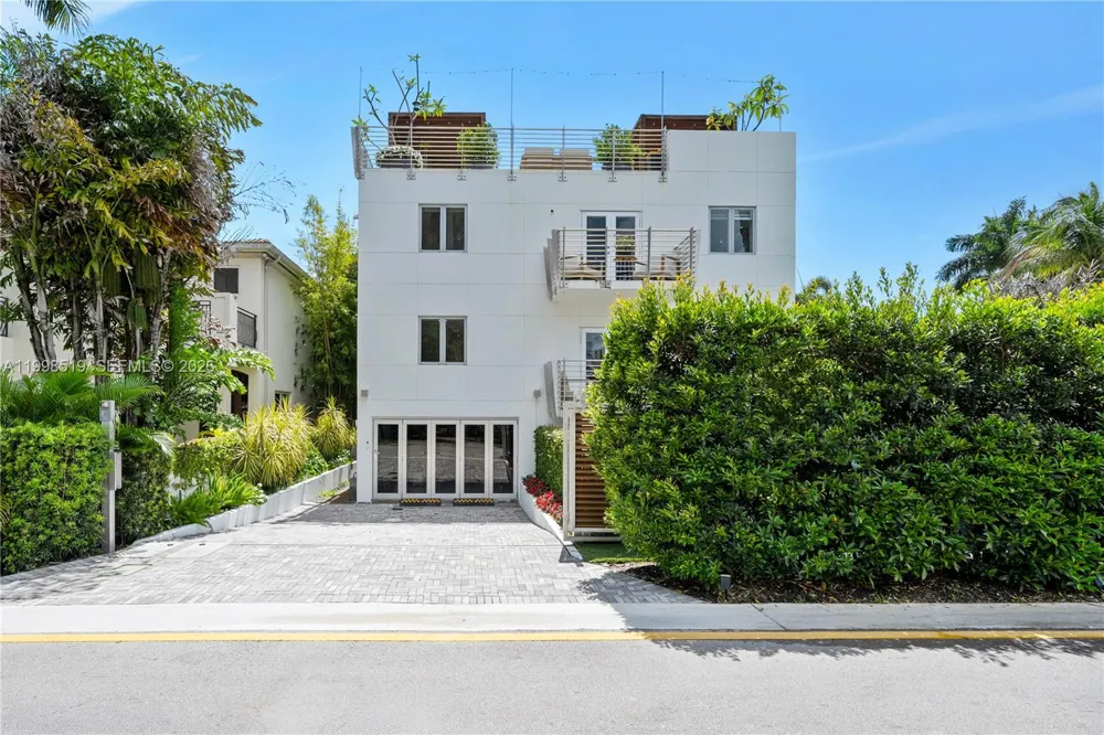 215 Palm Ave Miami Beach, FL 33139