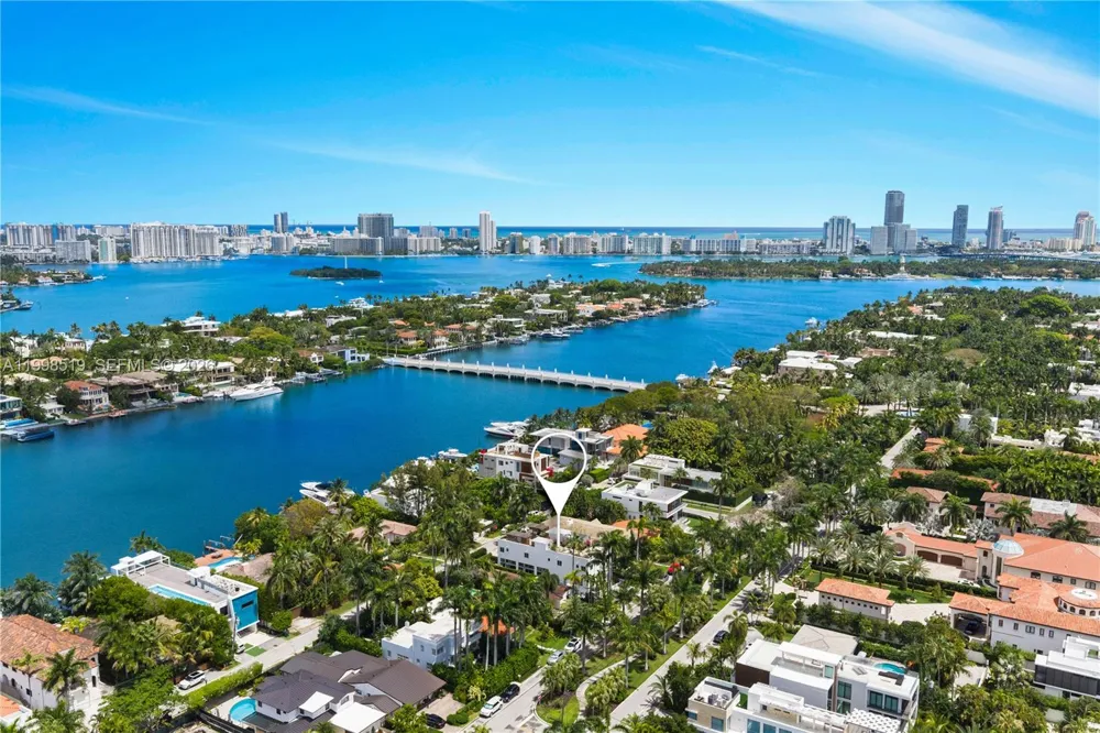 215 Palm Ave Miami Beach, FL 33139