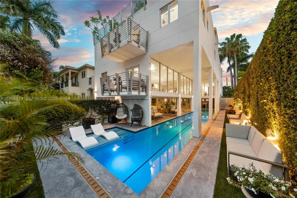 215 Palm Ave Miami Beach, FL 33139
