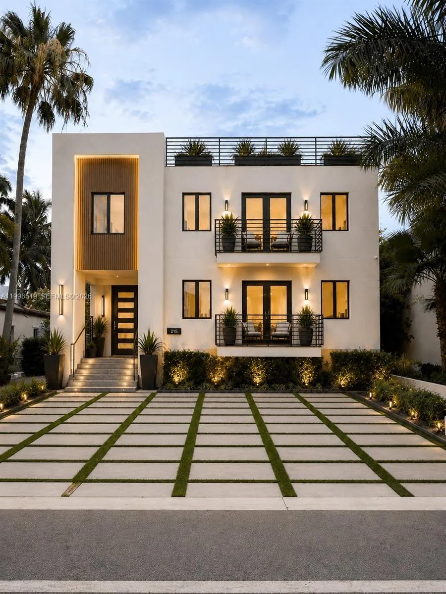 215 Palm Ave Miami Beach, FL 33139