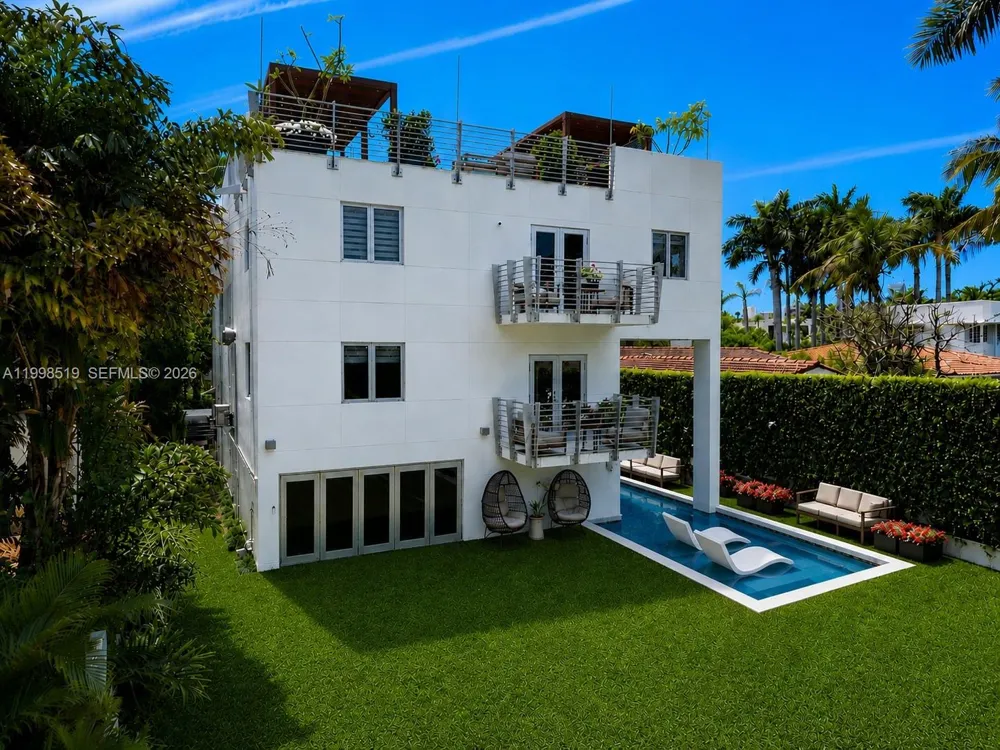 215 Palm Ave Miami Beach, FL 33139