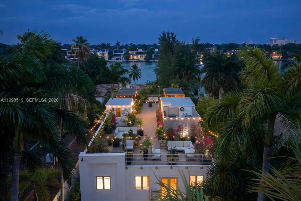 215 Palm Ave Miami Beach, FL 33139