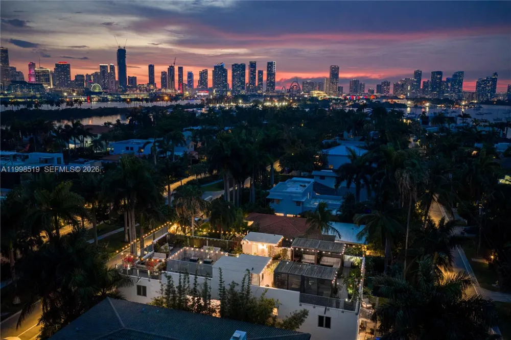 215 Palm Ave Miami Beach, FL 33139