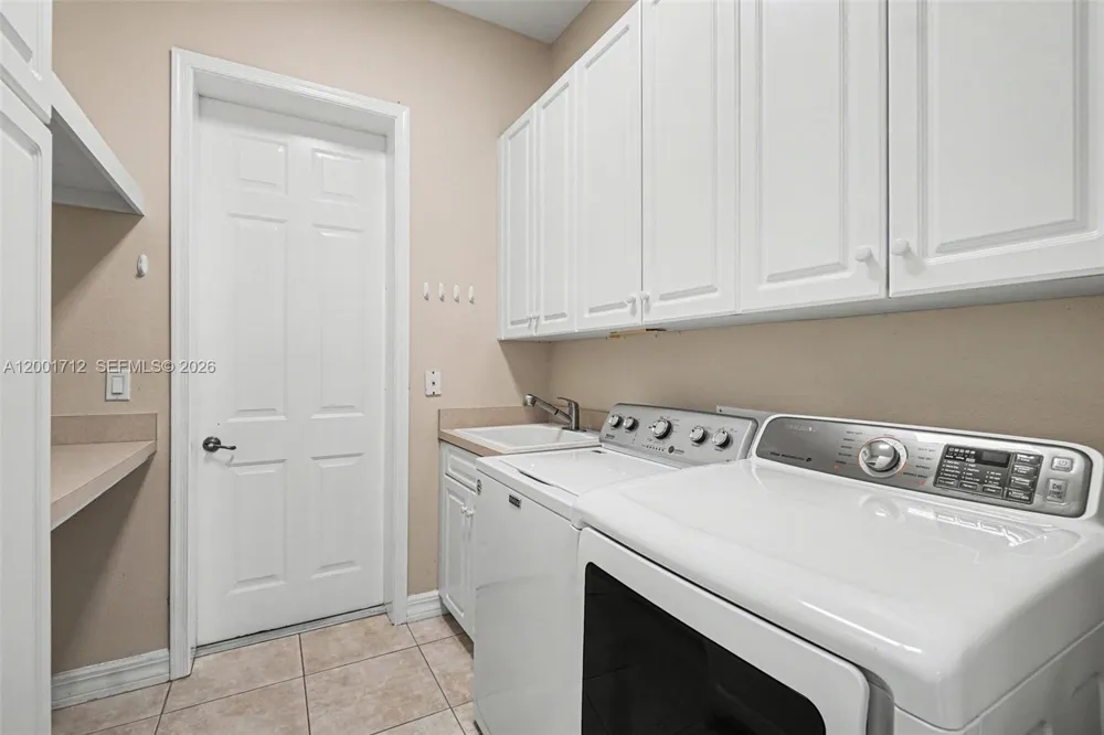 4214 Gulfstream PKWY Cape Coral, FL 33993