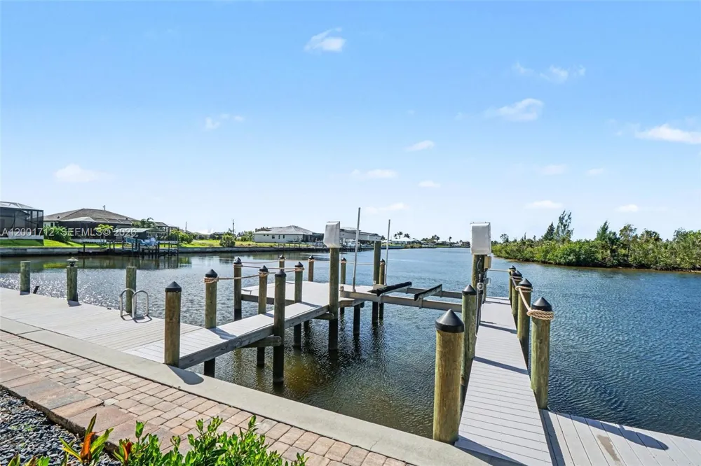 4214 Gulfstream PKWY Cape Coral, FL 33993