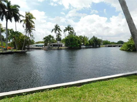 108 NE 30th St