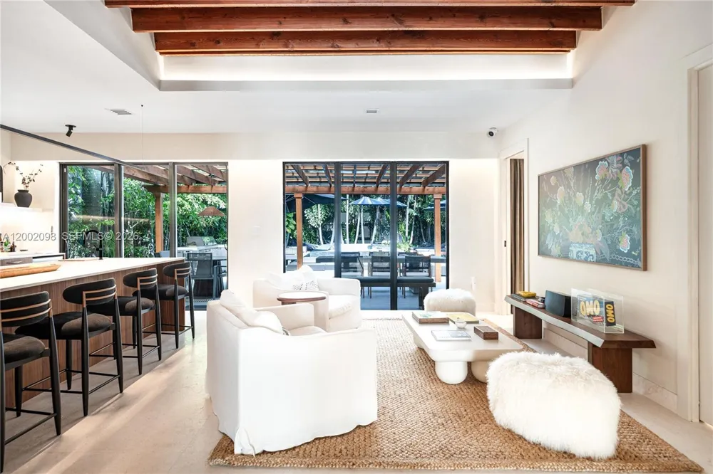 1735 Michigan Ave Miami Beach, FL 33139