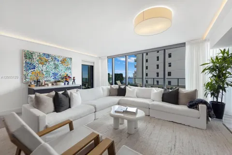 1451 Brickell Ave #903