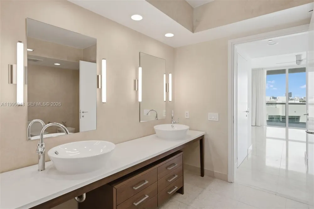 450 Alton Rd #910 Miami Beach, FL 33139