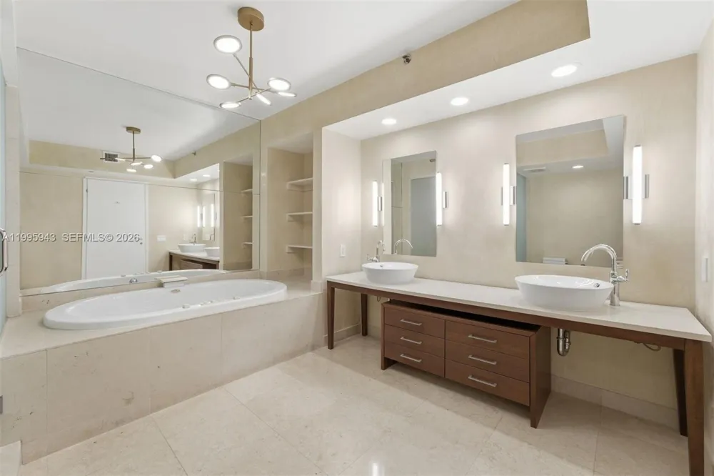 450 Alton Rd #910 Miami Beach, FL 33139