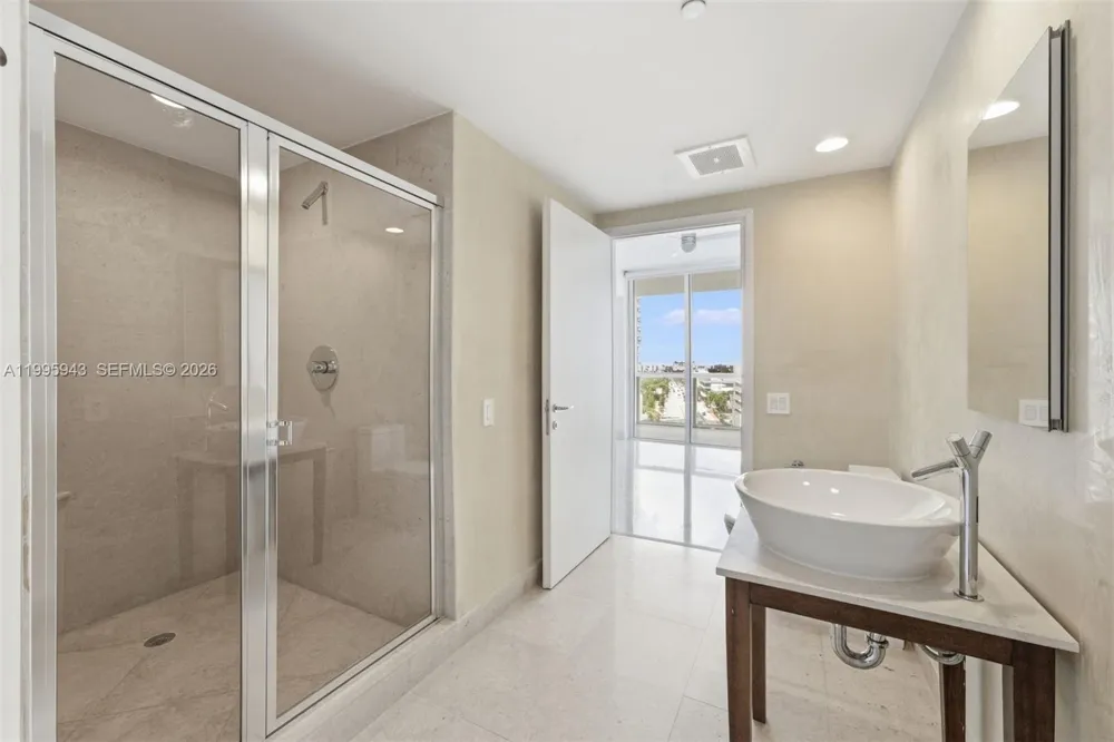 450 Alton Rd #910 Miami Beach, FL 33139