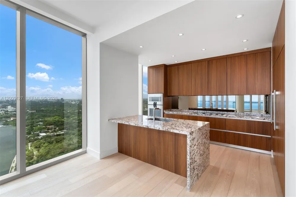175 SE 25th Road #3602 Miami, FL 33129