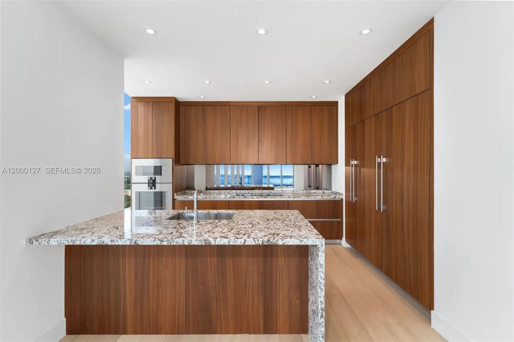 175 SE 25th Road #3602 Miami, FL 33129