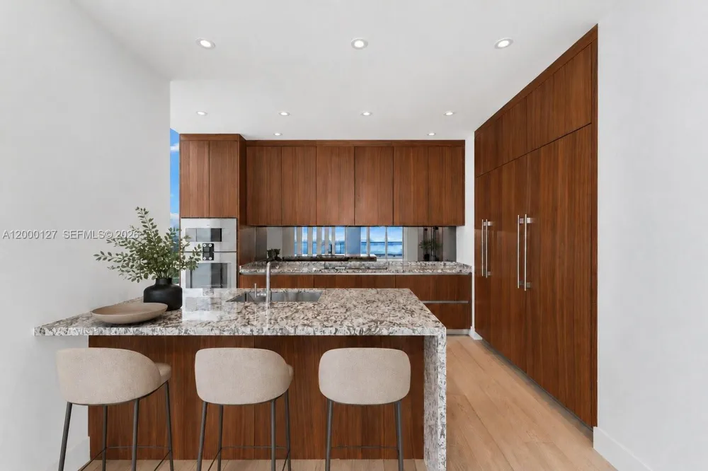 175 SE 25th Road #3602 Miami, FL 33129