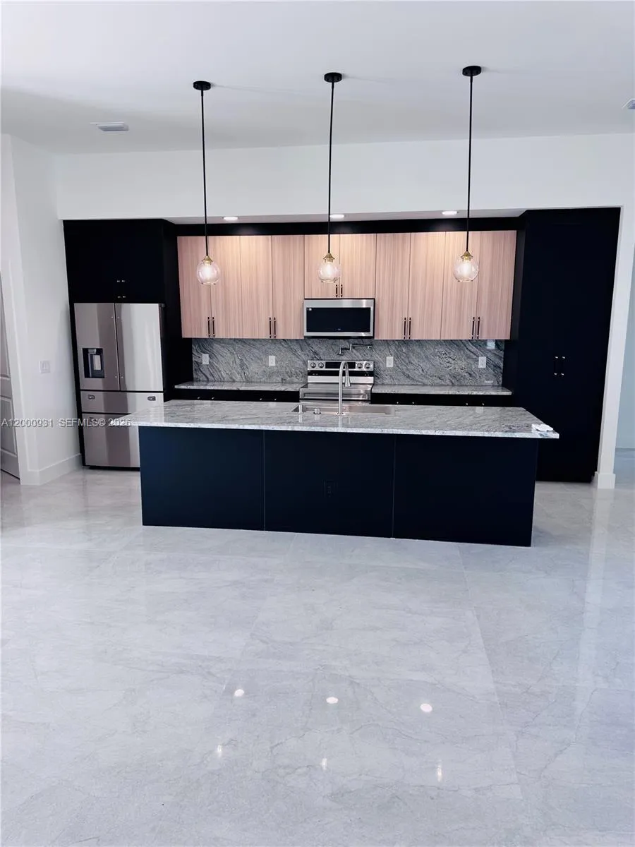 700 Biscayne Dr Port Charlotte, FL 33953
