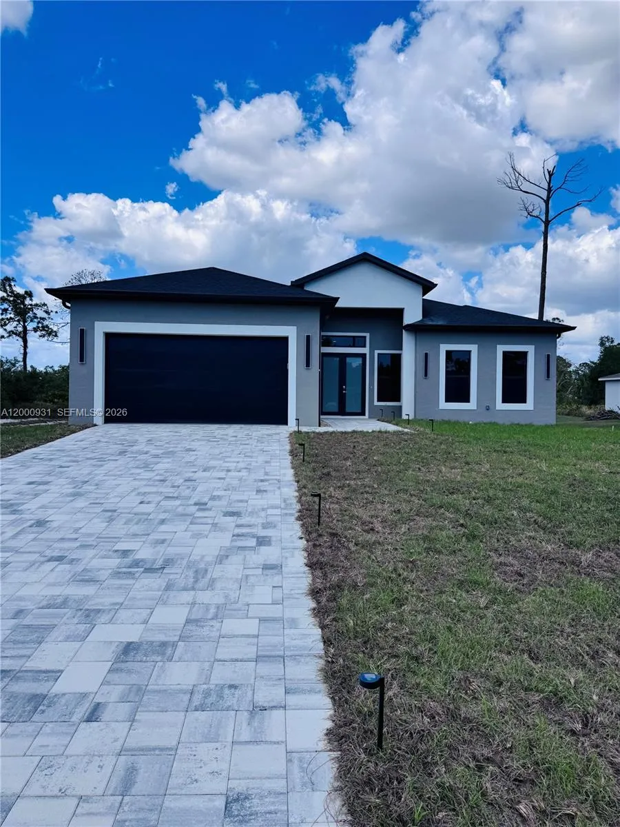 700 Biscayne Dr Port Charlotte, FL 33953