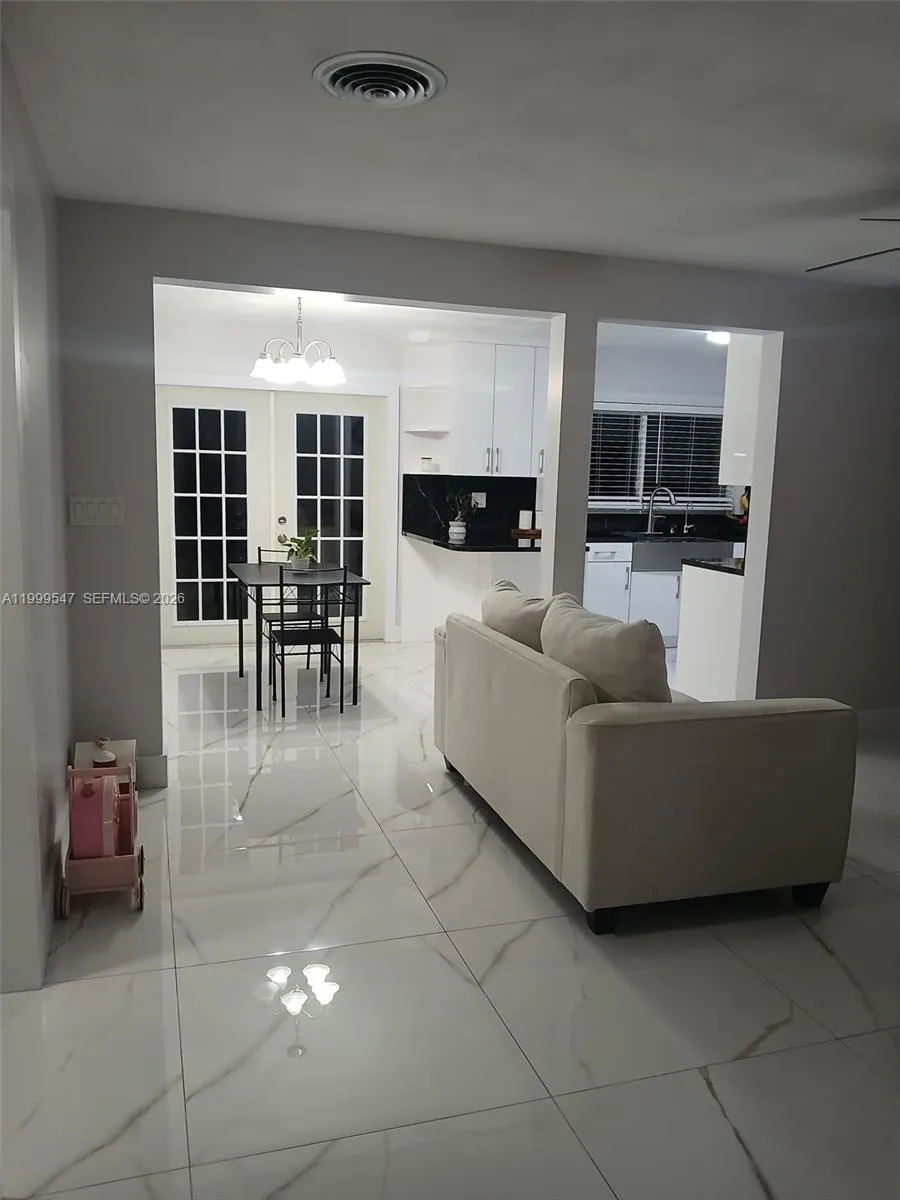 2211 NEW JERSEY RD Lakeland, FL 33803