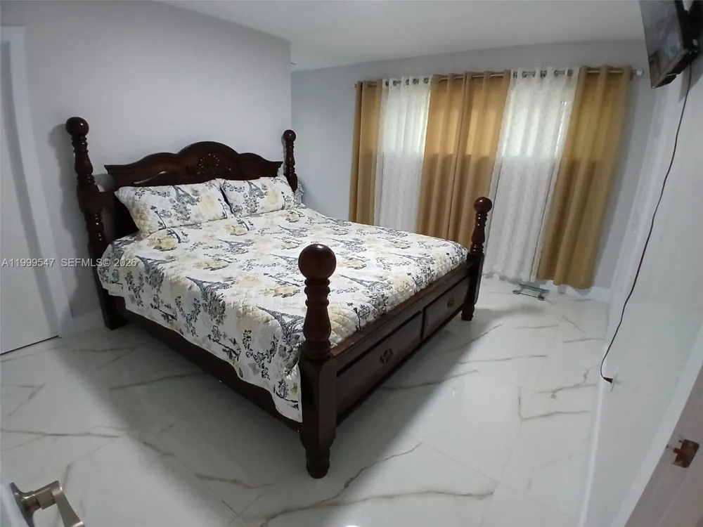 2211 NEW JERSEY RD Lakeland, FL 33803