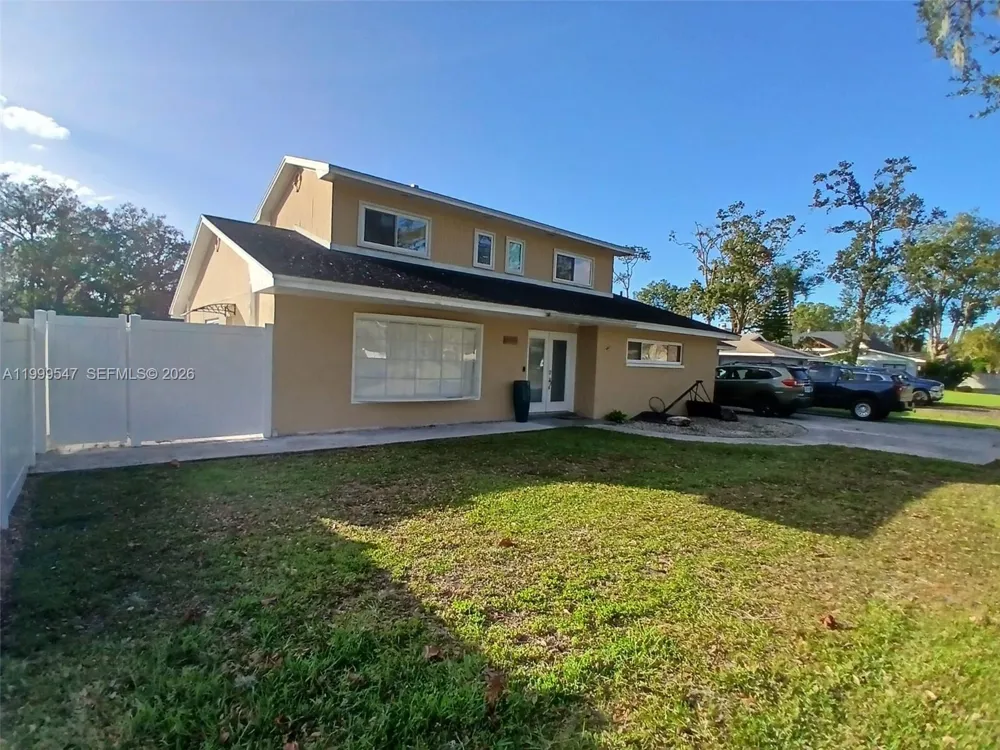2211 NEW JERSEY RD Lakeland, FL 33803