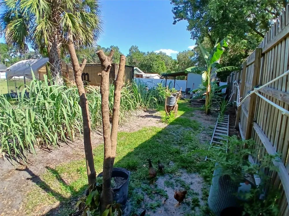 2211 NEW JERSEY RD Lakeland, FL 33803