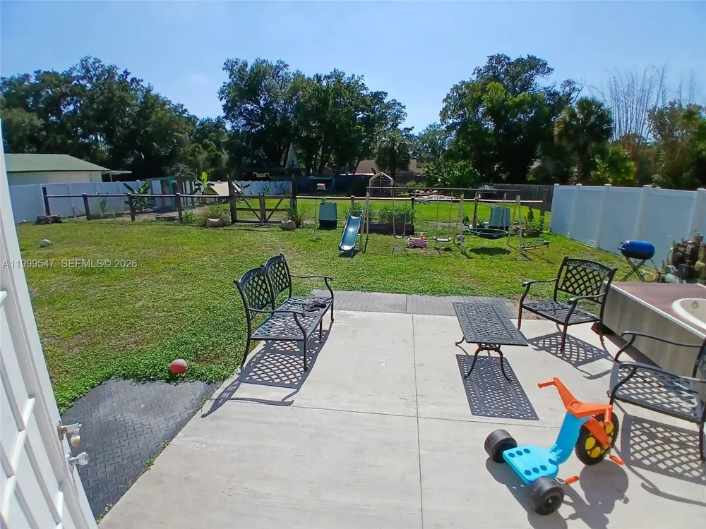 2211 NEW JERSEY RD Lakeland, FL 33803