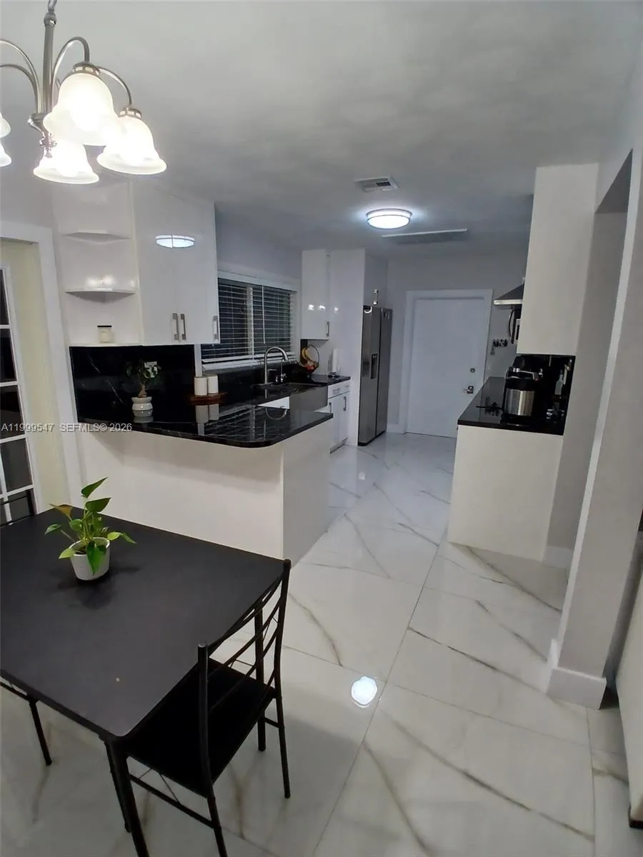 2211 NEW JERSEY RD Lakeland, FL 33803