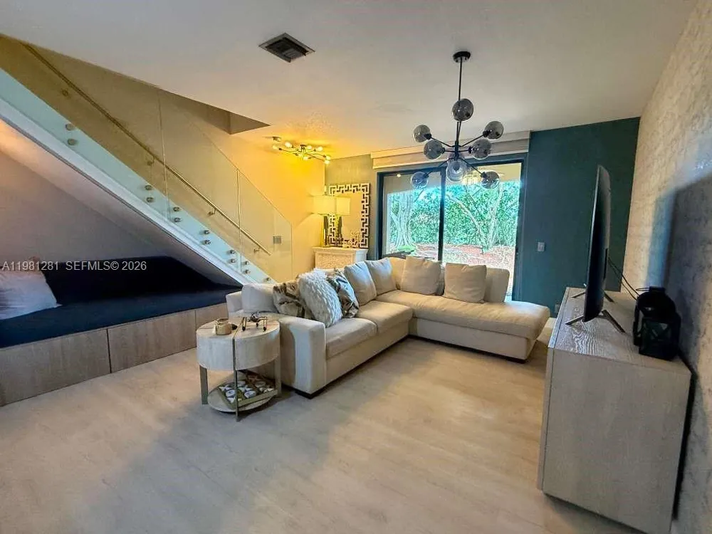3813 Tree Top Dr Weston, FL 33332