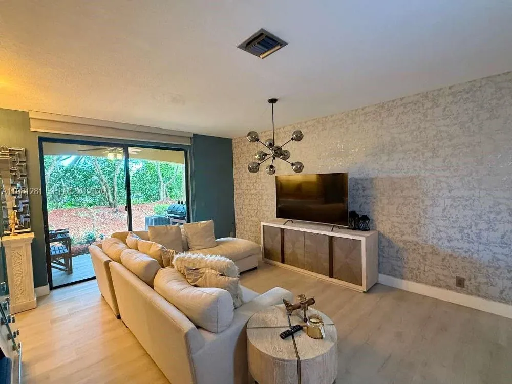 3813 Tree Top Dr Weston, FL 33332