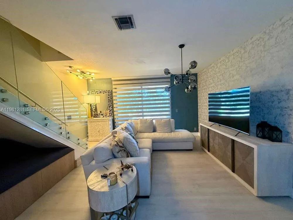 3813 Tree Top Dr Weston, FL 33332