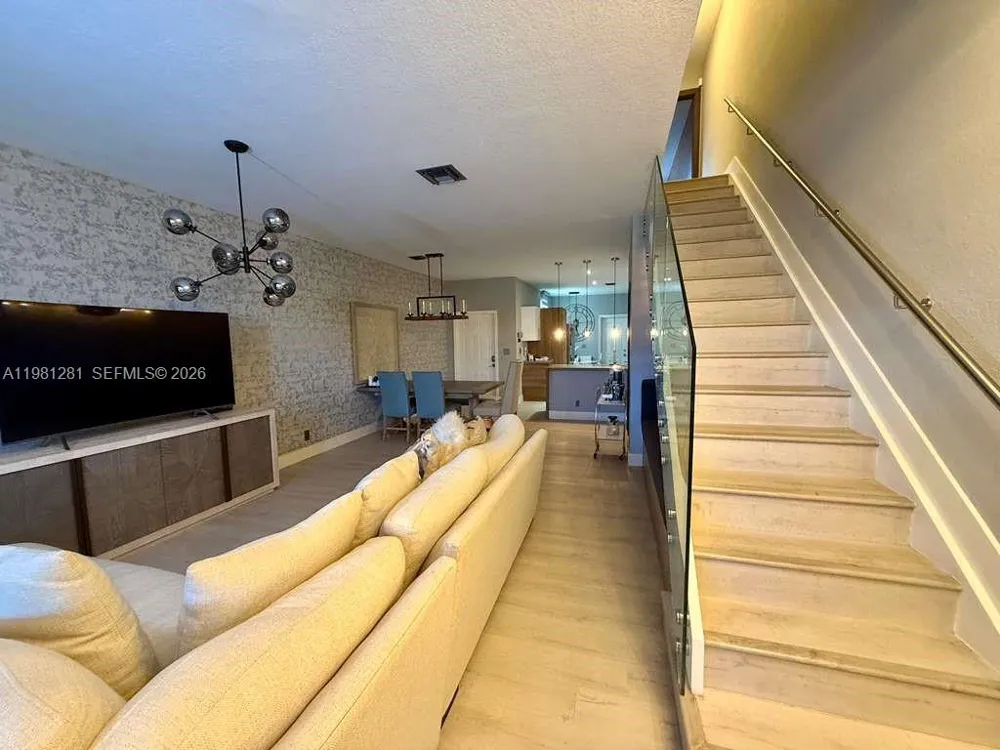 3813 Tree Top Dr Weston, FL 33332