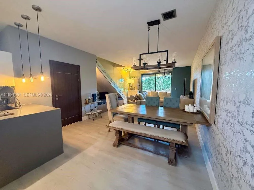 3813 Tree Top Dr Weston, FL 33332