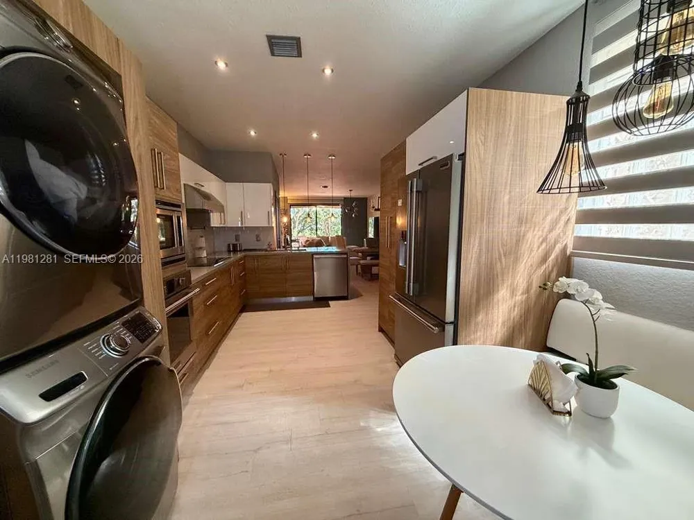 3813 Tree Top Dr Weston, FL 33332